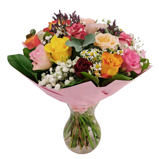 Donáška kvetov - Kytica 15 farebných ruží s eukalyptom - slovenske-kvety.sk