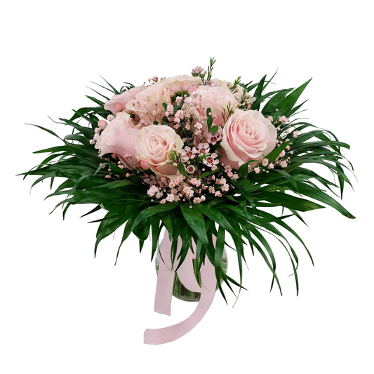 Donáška kvetov - 9 ružových ruží s hypericom - slovenske-kvety.sk