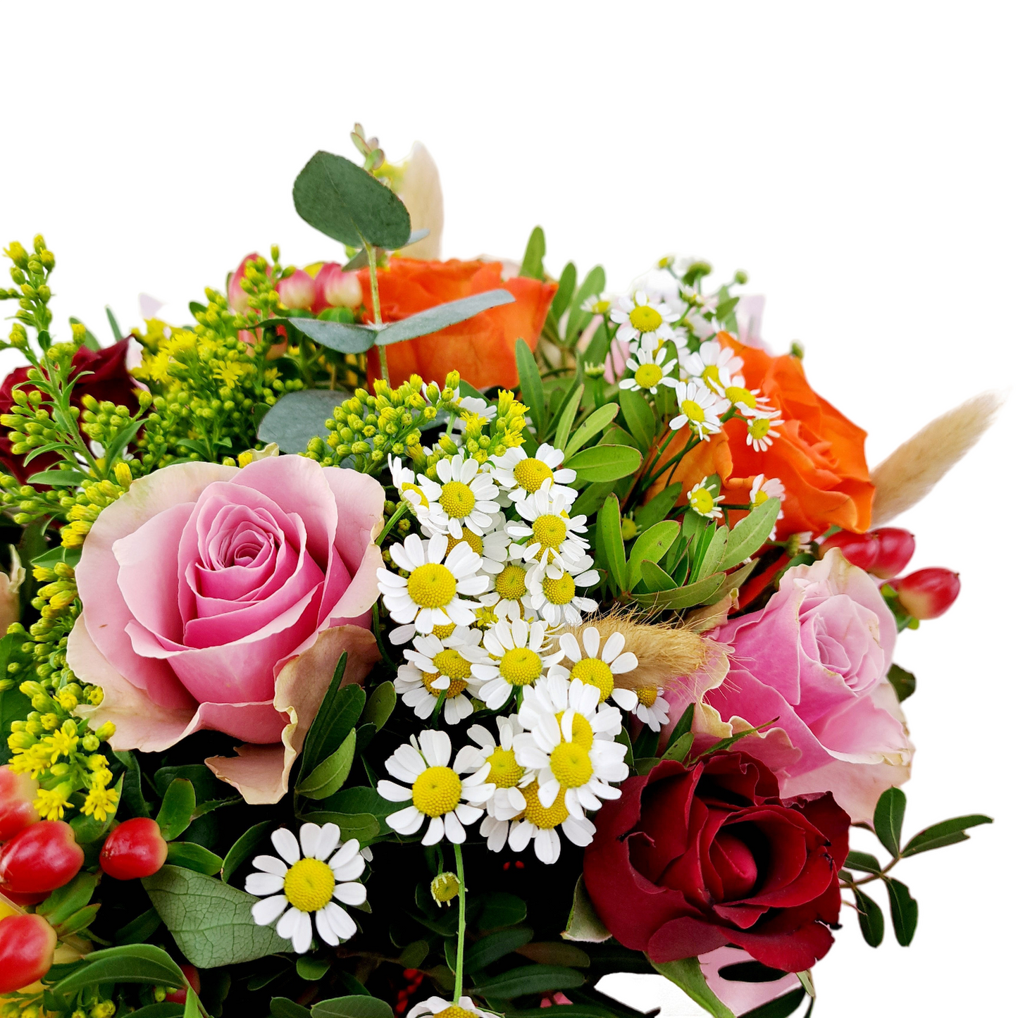 Donáška kvetov - Kytica farebných ruží s eukalyptom - slovenske-kvety.sk