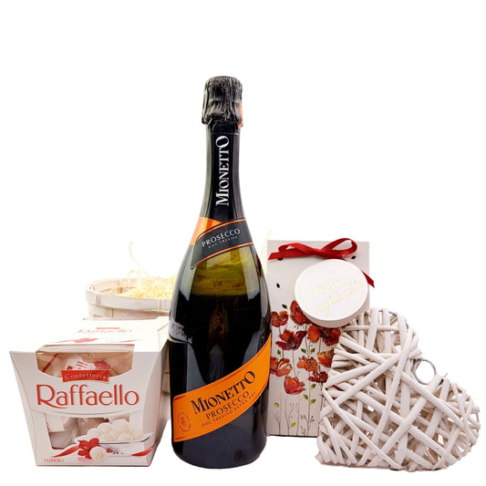 Donáška kvetov - Darčekový kôš – Prosecco & Sladké potešenie - slovenske-kvety.sk