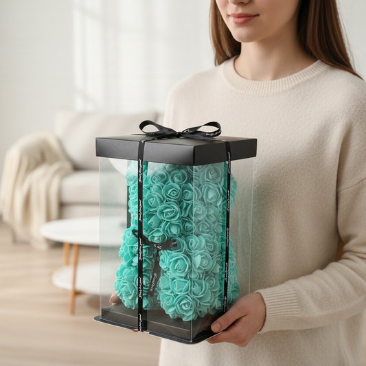 Medvedík z ruží v darčekovej krabičke - tyrkysový