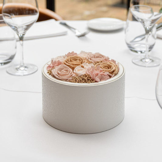 Flowerbox - ružové kvety v okrúhlej krabičke