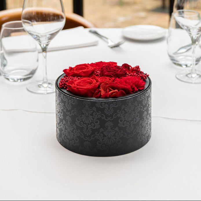 Flowerbox - červené kvety v okrúhlej krabičke