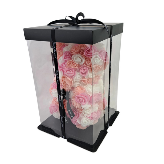 Medvedík z ruží v darčekovej krabičke - trikolora pink