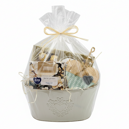 Donáška kvetov - Darčekový kôš – Sladká romantika - slovenske-kvety.sk