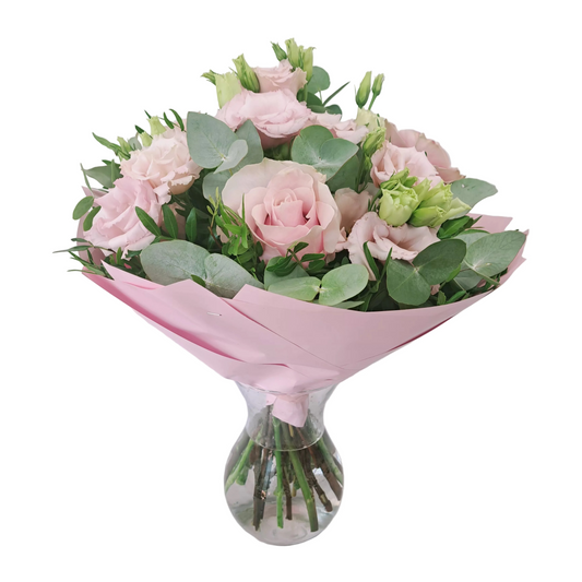 Donáška kvetov - Kytica Pink Romance – ružové ruže s lisianthom a eukalyptom - slovenske-kvety.sk